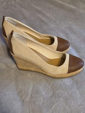 G.H. Bass & Co. Beige Canvas and Brown Cap-Toe Espadrille Wedges 10